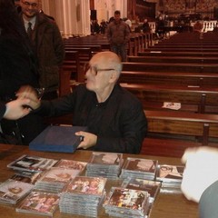 Cattedrale Molfetta Nyman firma gli autografi