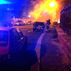 auto in fiamme