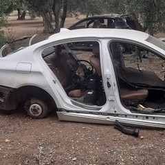 A Giovinazzo il cimitero delle auto cannibalizzate: una rubata a Molfetta