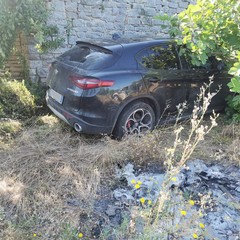 A Giovinazzo il cimitero delle auto cannibalizzate: una rubata a Molfetta