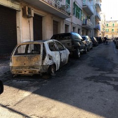 Auto in fiamme in via Panunzio