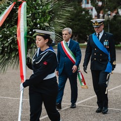 4 novembre, la commemorazione al Monumento ai Caduti