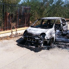 Auto bruciata a Chiusa della Nepta