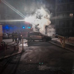 auto in fiamme