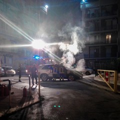 auto in fiamme