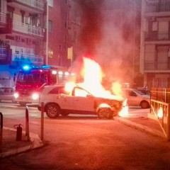 auto in fiamme