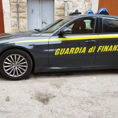 Pistola, droga e uniformi dei Carabinieri, arrestato un 21enne a Molfetta