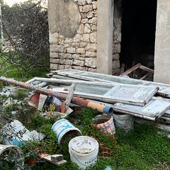 Scoperte due discariche abusive vicino all'asta di collegamento della 16 bis