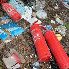 Scoperte due discariche abusive vicino all'asta di collegamento della 16 bis