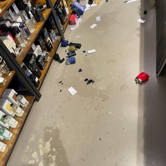 Boutique Corso Umberto nel mirino dei ladri, colpo da 50mila euro