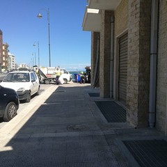 Pulizia spiagge a Molfetta, uomini e mezzi impegnati alla Bussola