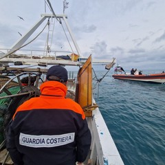 Pesca illegale al largo di Molfetta: sanzioni e sequestri