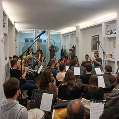 Banda Santa Cecilia di Molfetta torna a suonare con Caparezza