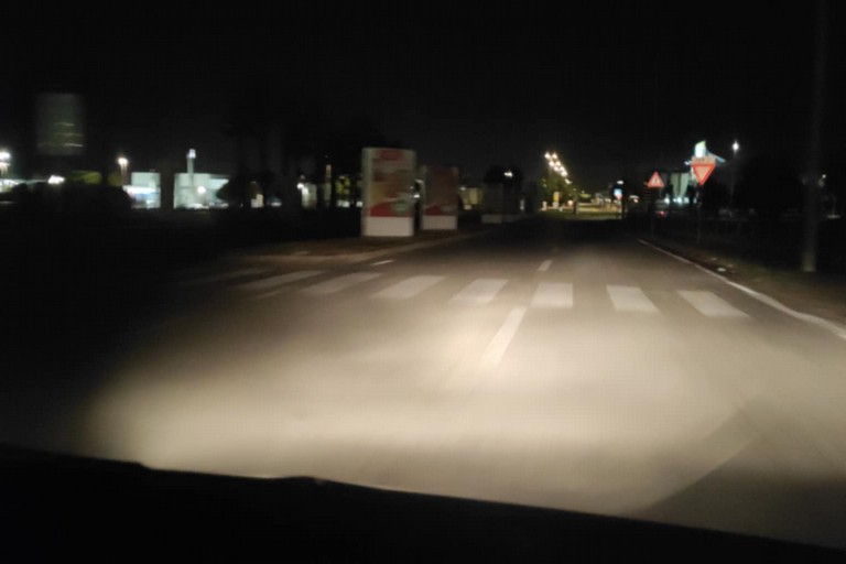 Strada al buio