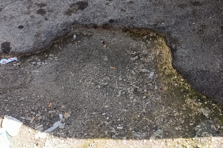 iReport: Via Ippolito Nievo, malcontento dei residenti per il degrado del manto stradale