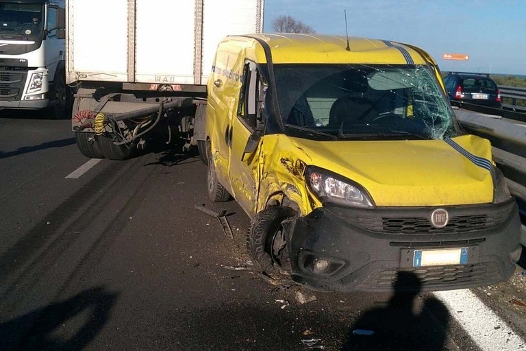 L'incidente stradale avvenuto sulla strada statale 16 bis