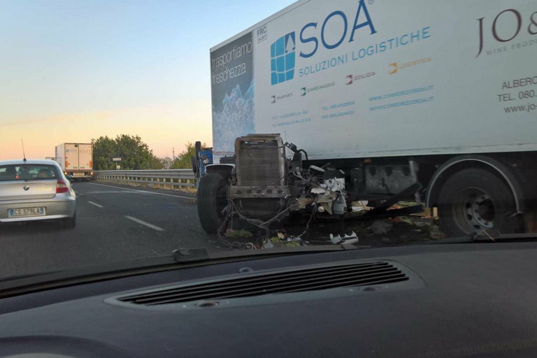 L'incidente stradale avvenuto sulla strada statale 16 bis