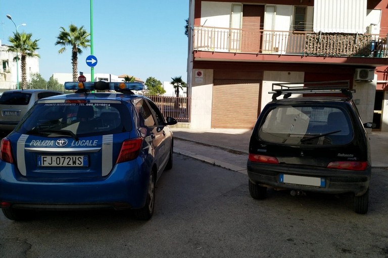 L'auto recuperata dalla Polizia Locale