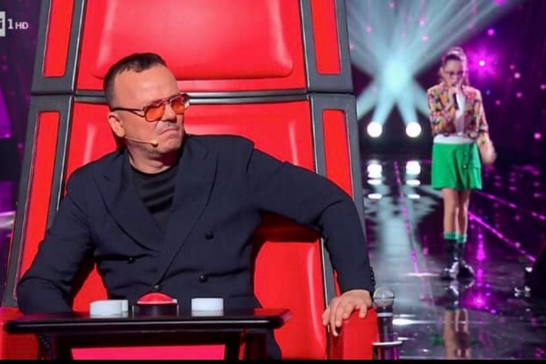 Gigi D'Alessio durante l'esibizione di Nausica