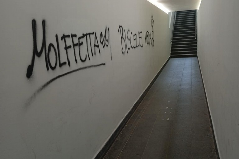 Vandalismo sottopasso stazione