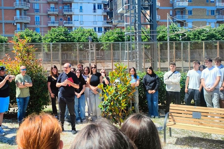All'Alberghiero di Molfetta un albero di magnolie in memoria di Davide Farinola