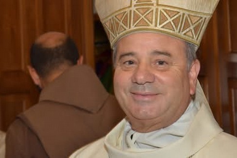 Il vescovo Luigi Martella