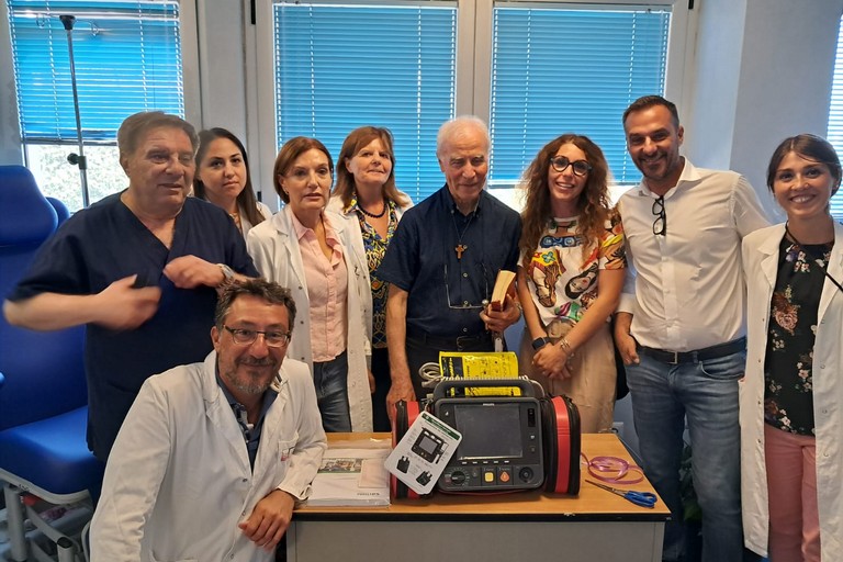 Donato un defibrillatore alla Radiologia