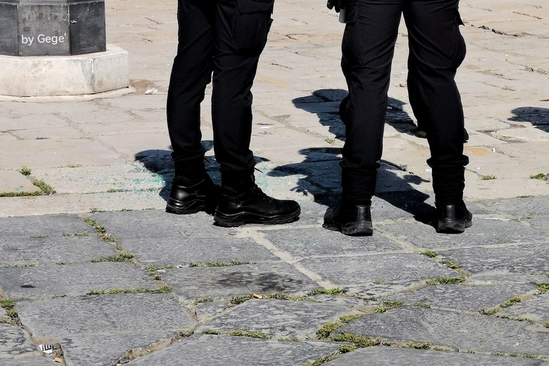 Rubata l'auto a un ragazzo americano a Banchina Seminario
