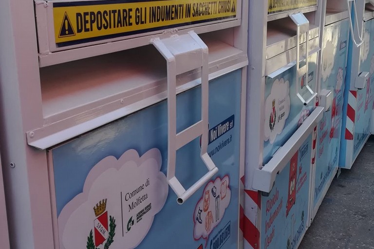 Nuovi cassonetti per gli indumenti usati