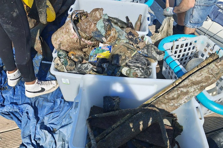 Rifiuti recuperati in mare
