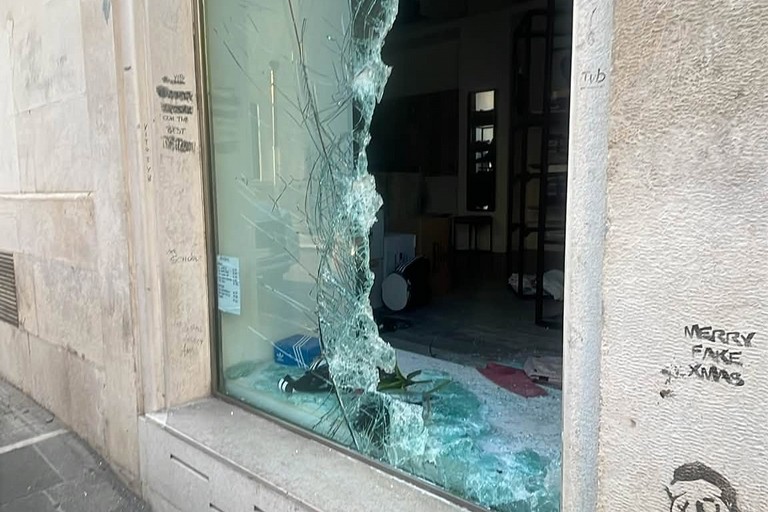 Ancora un furto con spaccata in pieno centro