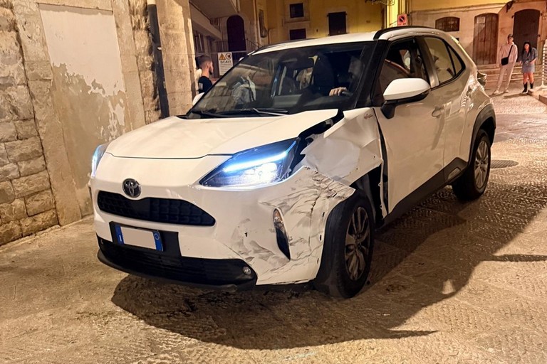 La Toyota Yaris Cross fermata dalla Polizia Locale