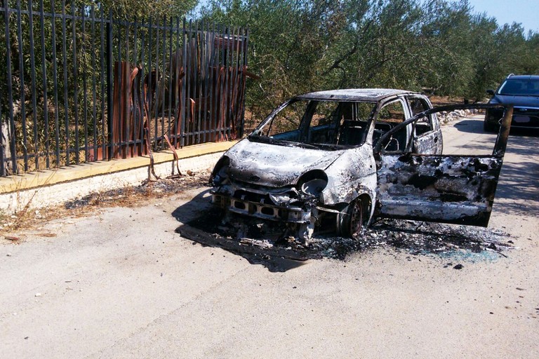 Auto bruciata a Chiusa della Nepta