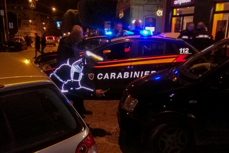 Auto dei Carabiniri tamponata