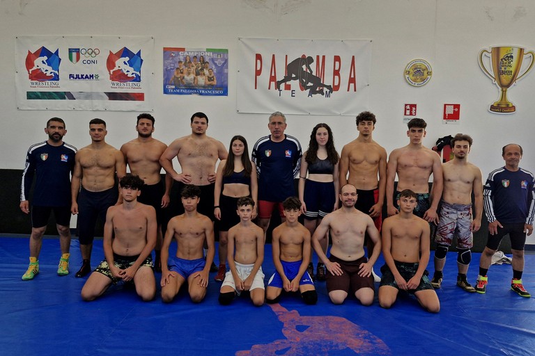 I team Francesco Palomba al trofeo Internazionale di beach wrestling a Margherita di Savoia