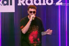 Il 17 ottobre Carl Brave in concerto a Molfetta per il suo tour 2025