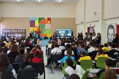 La scuola "Poli" in festa per il campione paralimpico Luca Mazzone