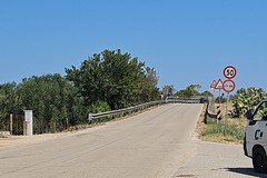 Operatori ASM Molfetta impegnati nella bonifica dell'agro