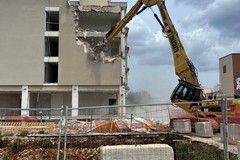 Addio al Garden Hotel: con il suo abbattimento se ne va un pezzo di storia di Molfetta