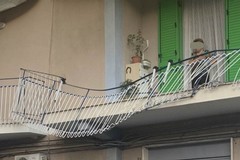 Camion urta e danneggia un balcone di via la Vista