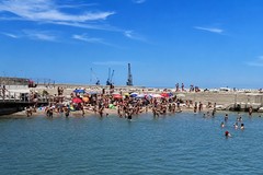 Spiagge prese d’assalto a Molfetta: domenica da pienone