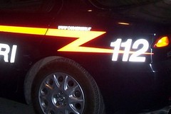 Carabinieri intercettano auto rubata e recuperano armi nascoste in un casolare