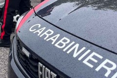Ladro nel negozio di detersivi e profumi, bottino ingente