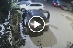 Ladri in fuga dopo il tentato furto d’auto, il proprietario ringrazia le forze dell’ordine - IL VIDEO