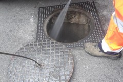 Guerra a blatte e topi a Molfetta: sanificazione e lavaggio alle reti fognarie