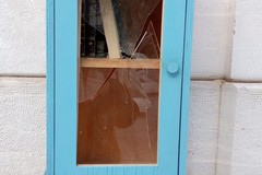 Nuovo atto vandalico alla biblioteca urbana di corso Umberto