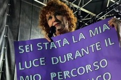 Il video del cartellone della fan a Molfetta sulla pagina ufficiale di Fiorella Mannoia