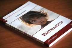 Gianna Valente a Molfetta per presentare il romanzo "Fratellastri" 