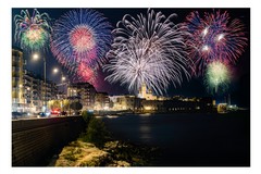 Fuochi d'artificio a Molfetta visti dal lungomare: il suggestivo scatto di Davide Pischettola