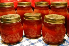 Agosto e la tradizione della "salsa" che si rinnova ogni anno